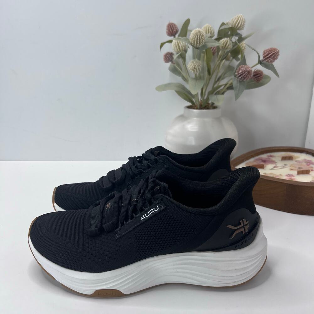 Kuru Atom Walking Comfort Sneaker Jet Black/White/Gum Women 6.5 Wide